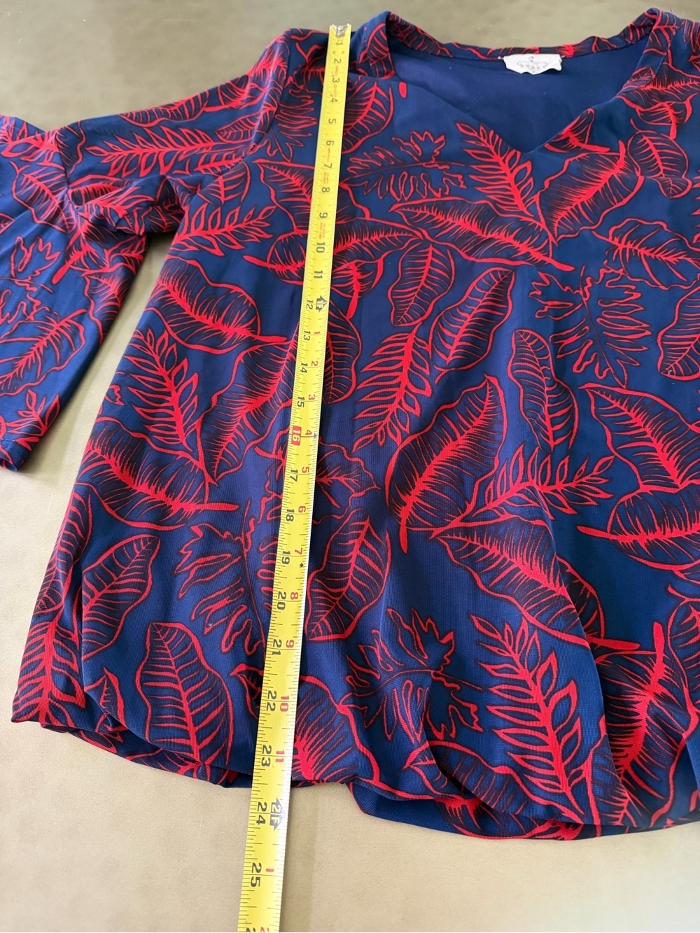 Ember Women’s Blue & Red Leaf Print V-Neck Blouson Top, Size XL, Lined - Picture 3 of 6